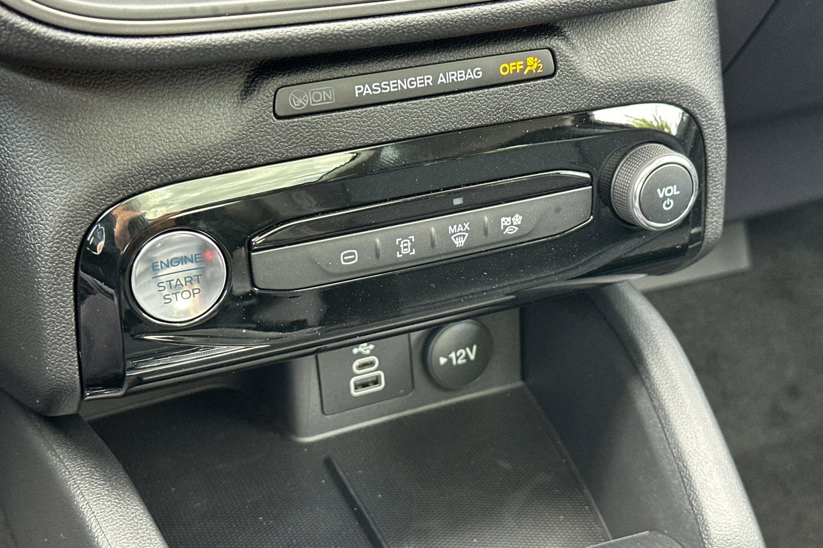 New 2025 Ford Escape SE w/ Class II Trailer Tow Package image 21