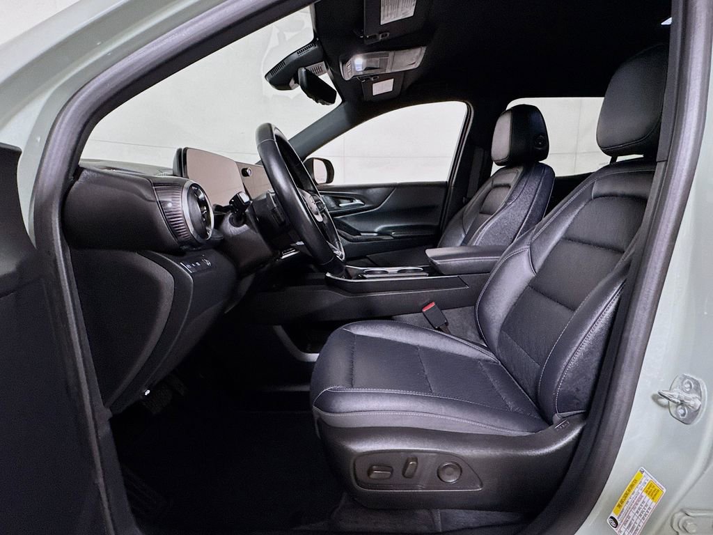 Used 2025 Chevrolet Equinox LT w/ Convenience Package II FWD image 19