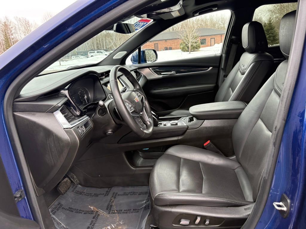 Used 2023 Cadillac XT5 Premium Luxury image 2