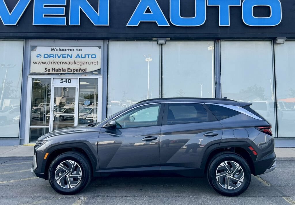 Used 2025 Hyundai Tucson Blue AWD/4WD image 2