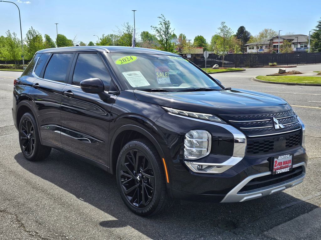Used 2024 Mitsubishi Outlander SE AWD/4WD image 3