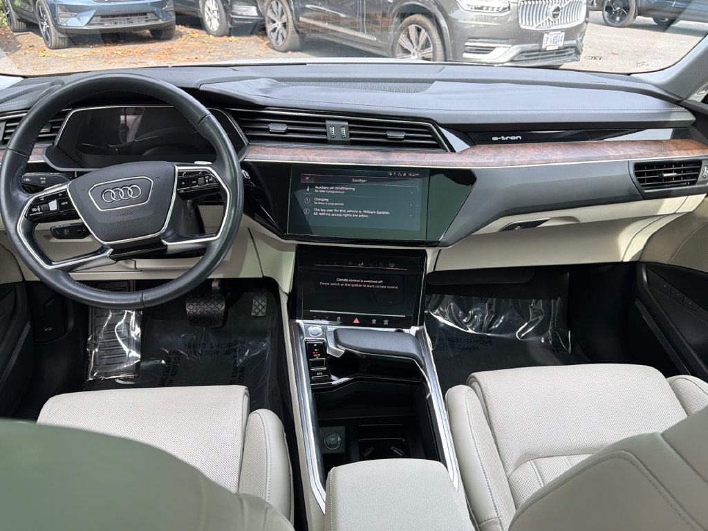 Used 2019 Audi e-tron Prestige w/ Prestige Package AWD/4WD image 16