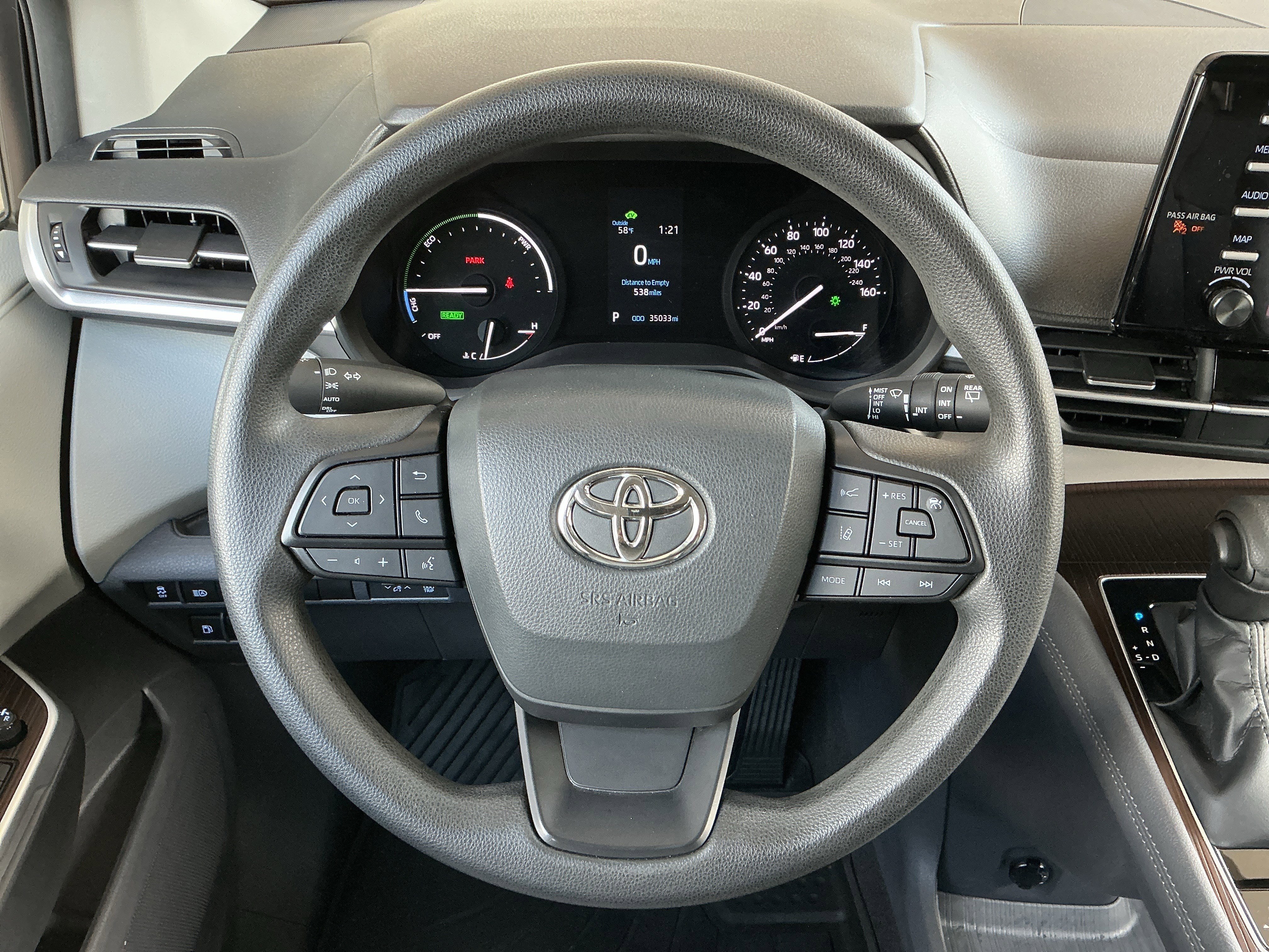 Used 2022 Toyota Sienna LE image 5