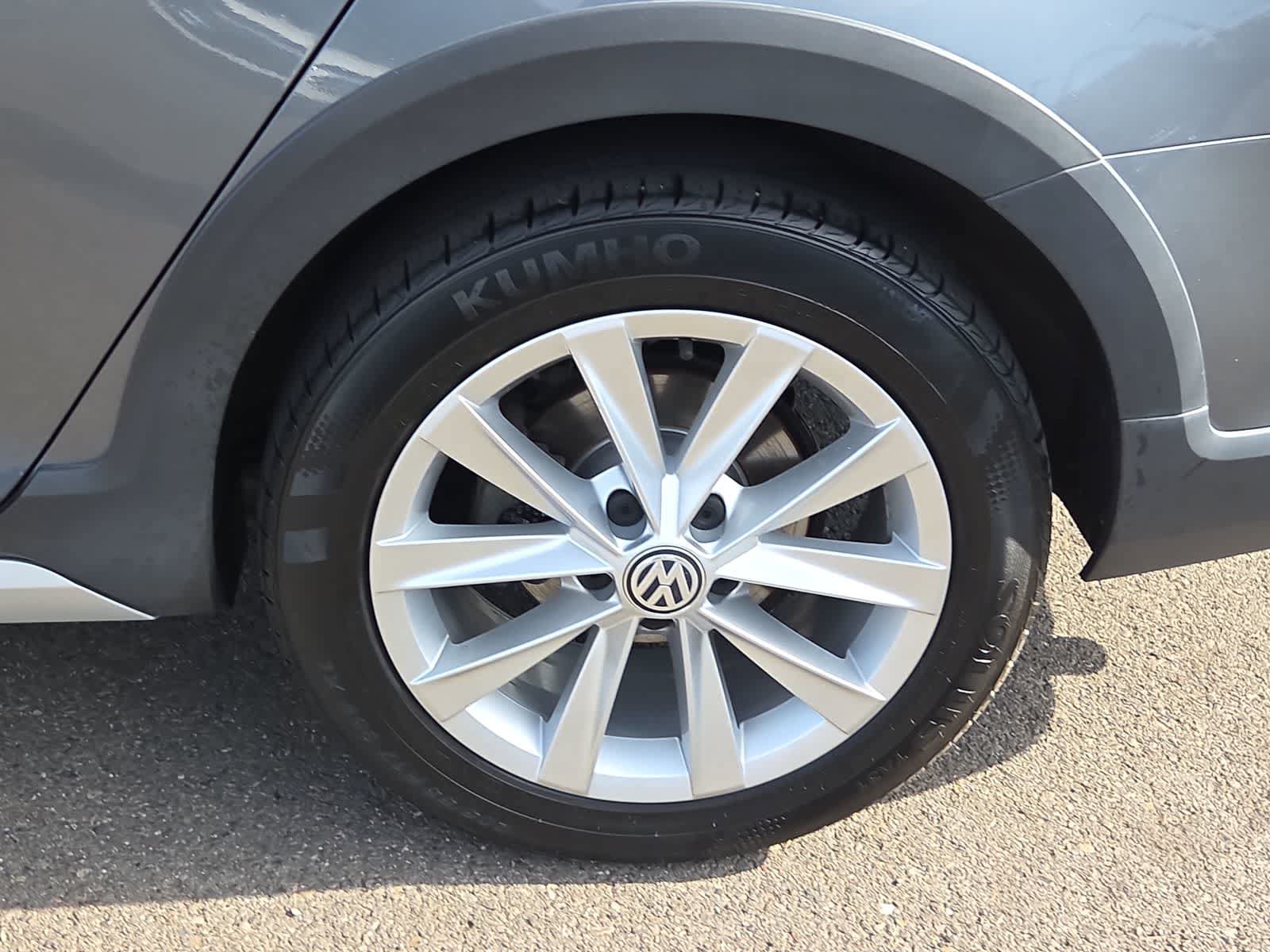 Used 2019 Volkswagen Golf Alltrack SE AWD/4WD image 16