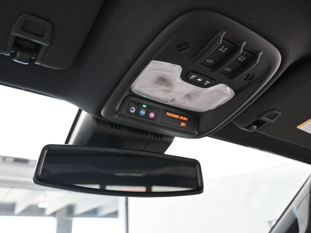 Used 2025 Chevrolet Colorado ZR2 w/ Technology Package AWD/4WD image 32