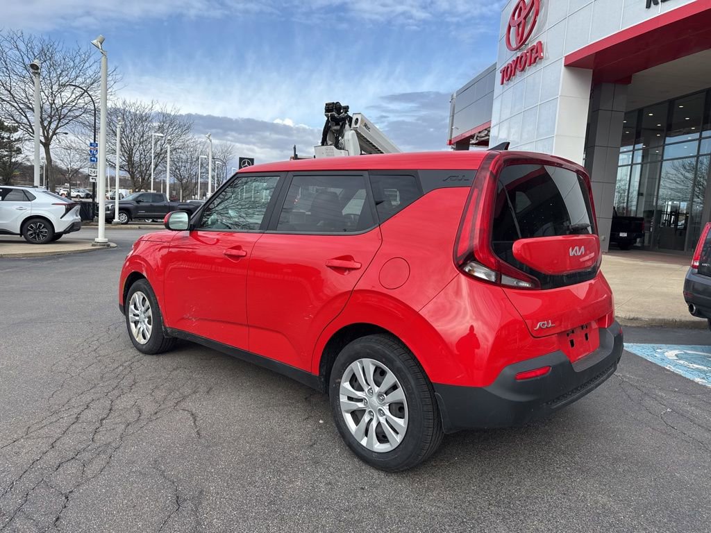 Used 2022 Kia Soul LX image 3