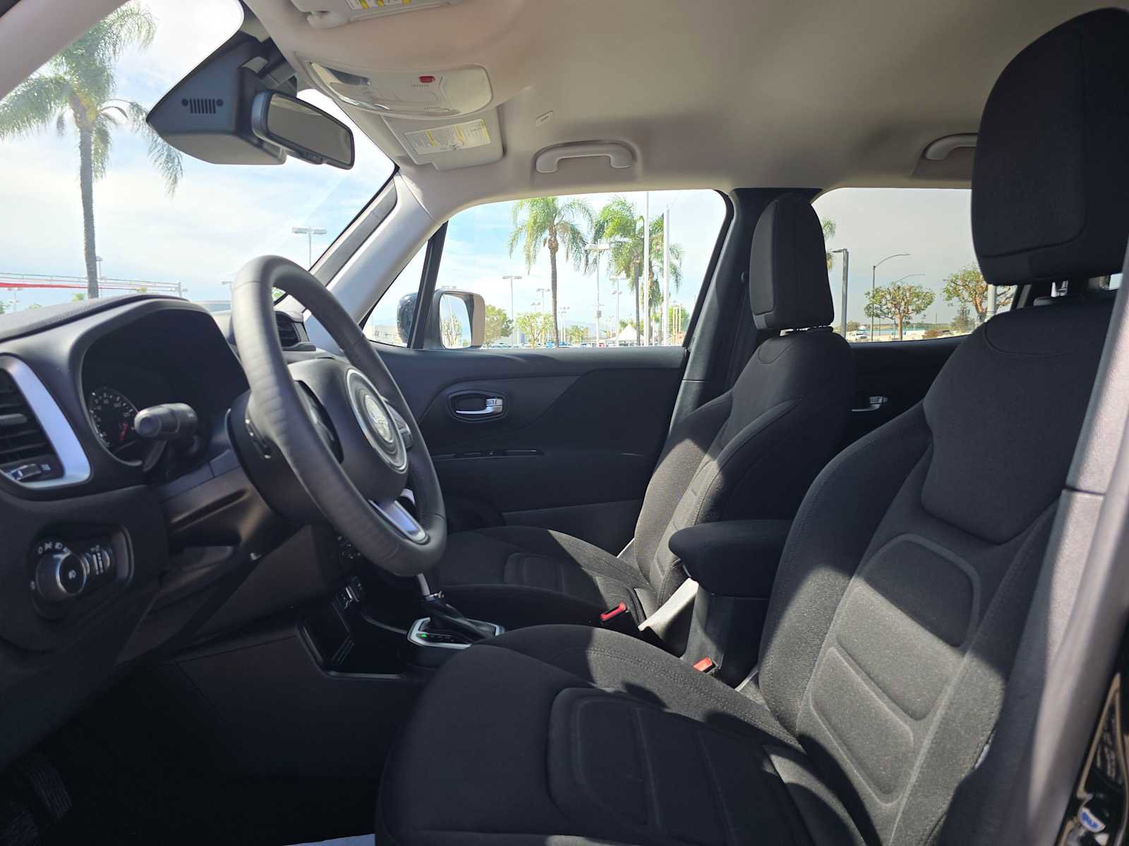 Used 2018 Jeep Renegade Latitude w/ UConnect 8.4 Nav Group image 21