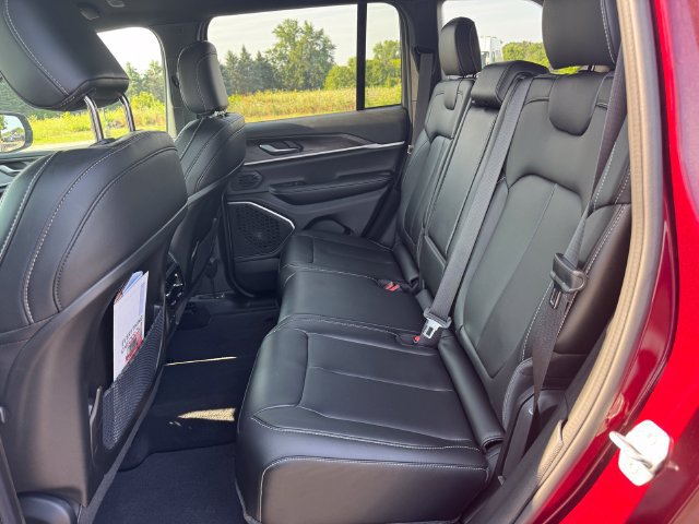 Used 2026 Jeep Grand Cherokee Limited AWD/4WD image 20