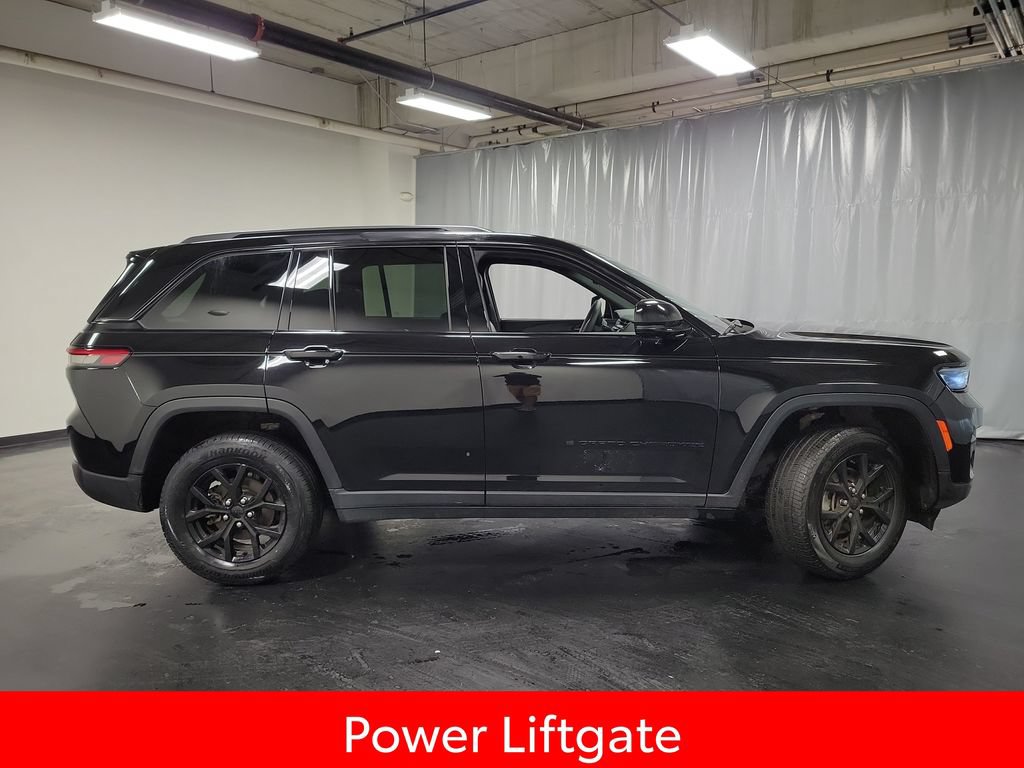 Used 2024 Jeep Grand Cherokee Altitude AWD/4WD image 9