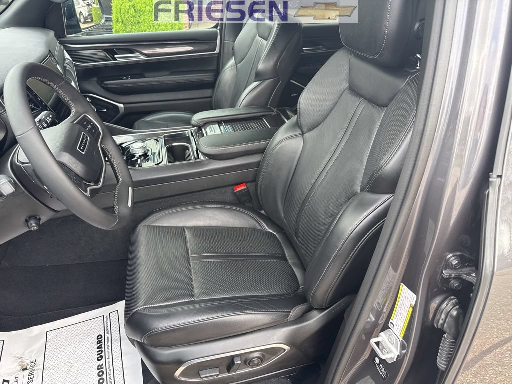 Used 2024 Jeep Wagoneer L 4WD image 9