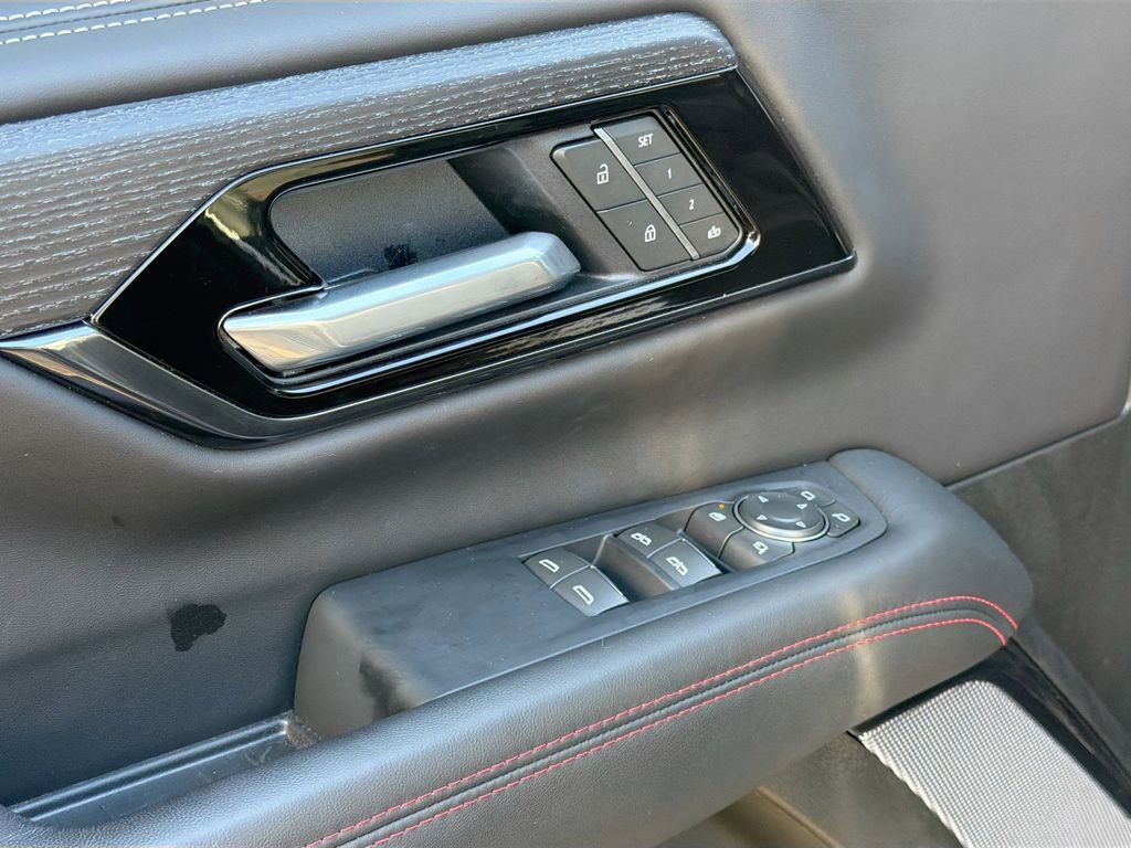 Used 2025 GMC Yukon AT4 Ultimate image 24