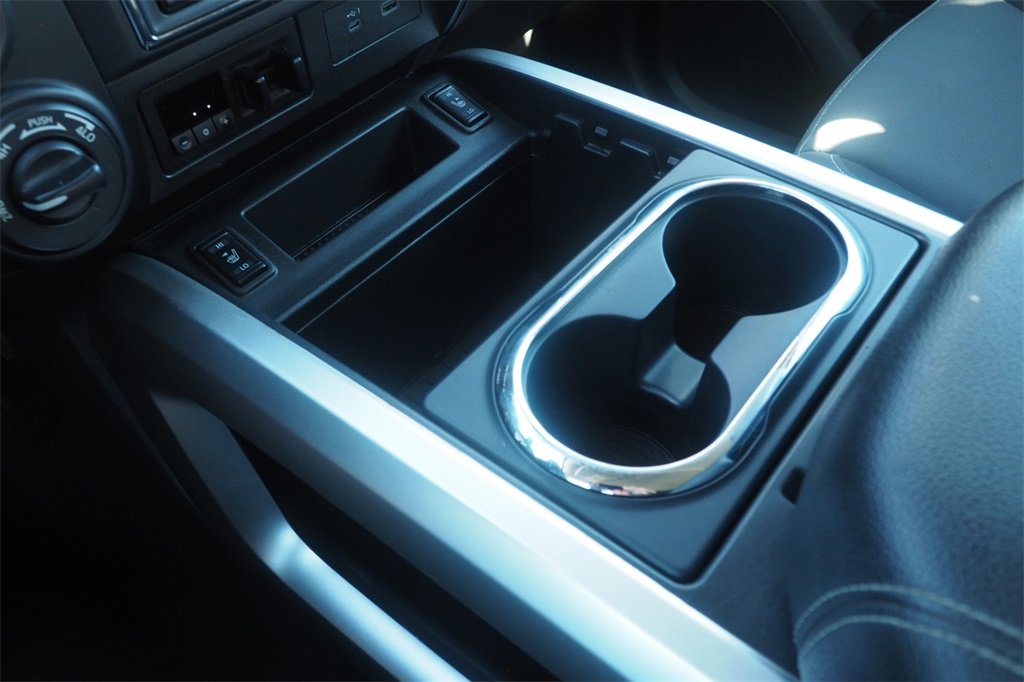 Used 2023 Nissan Titan SV w/ SV Convenience Package image 11