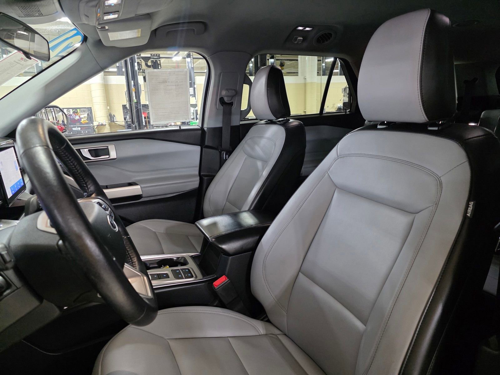 Used 2021 Ford Explorer XLT w/ Equipment Group 202A image 24