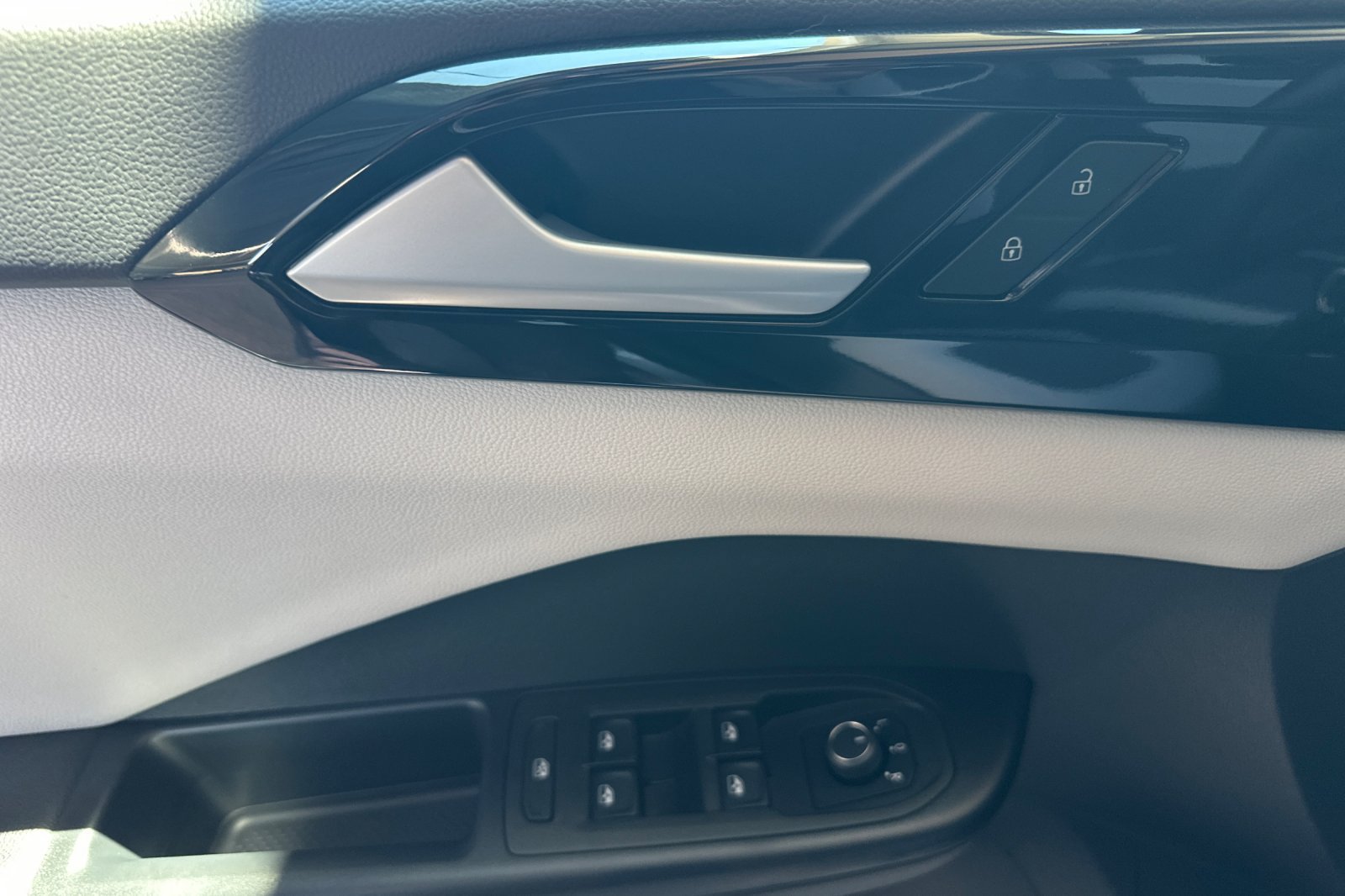 New 2026 Volkswagen Taos S FWD image 9