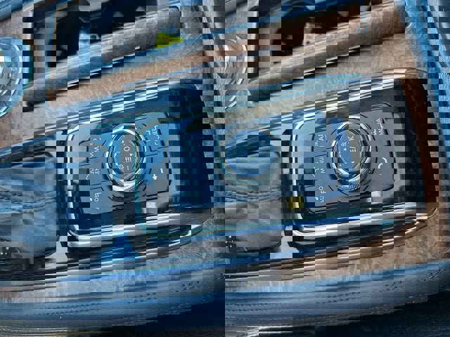 Used 2024 Nissan Armada SL image 17