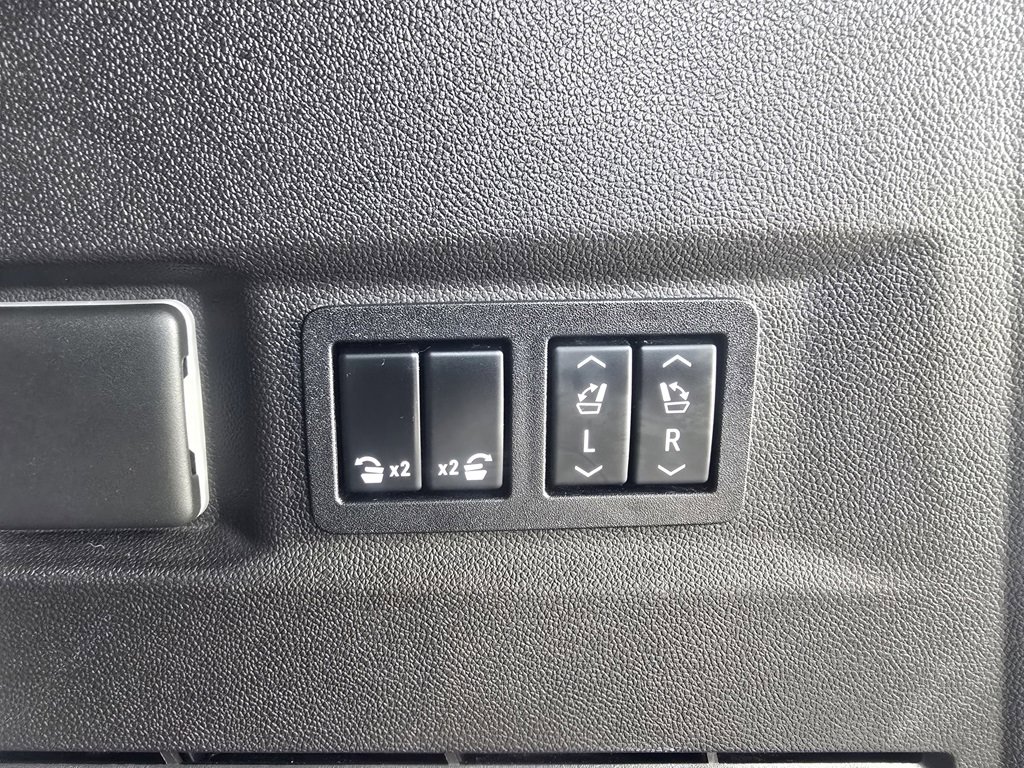 Used 2021 GMC Yukon Denali w/ Denali Ultimate Package image 23