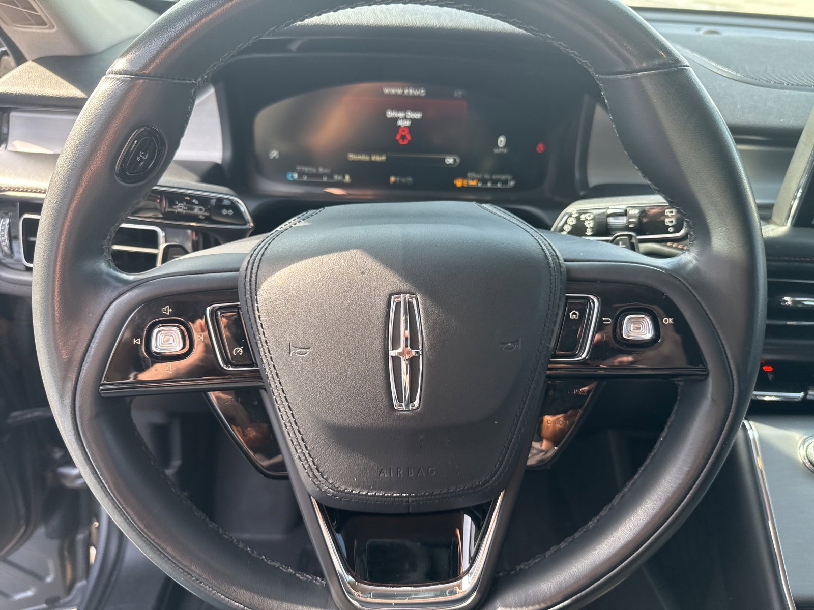 Used 2021 Lincoln Aviator Standard image 16