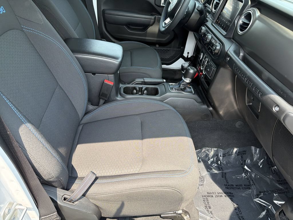 Used 2023 Jeep Wrangler Unlimited Rubicon 4xe w/ Cold Weather Group AWD/4WD image 18