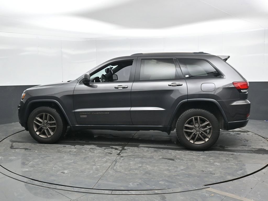 Used 2016 Jeep Grand Cherokee Laredo 75th Anniversary image 9