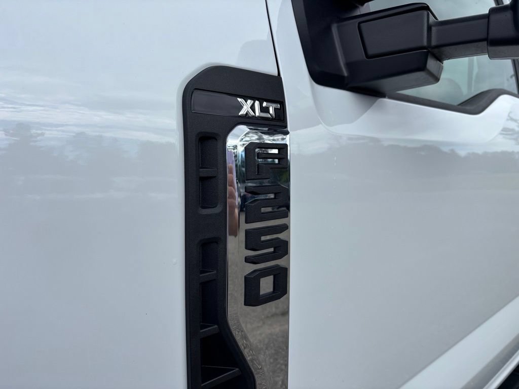Used 2025 Ford F250 XLT AWD/4WD image 11