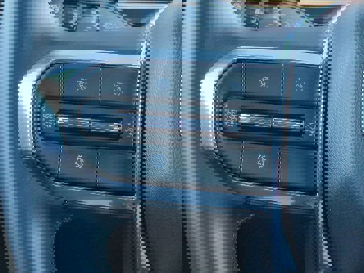 Used 2025 GMC Acadia Elevation image 24