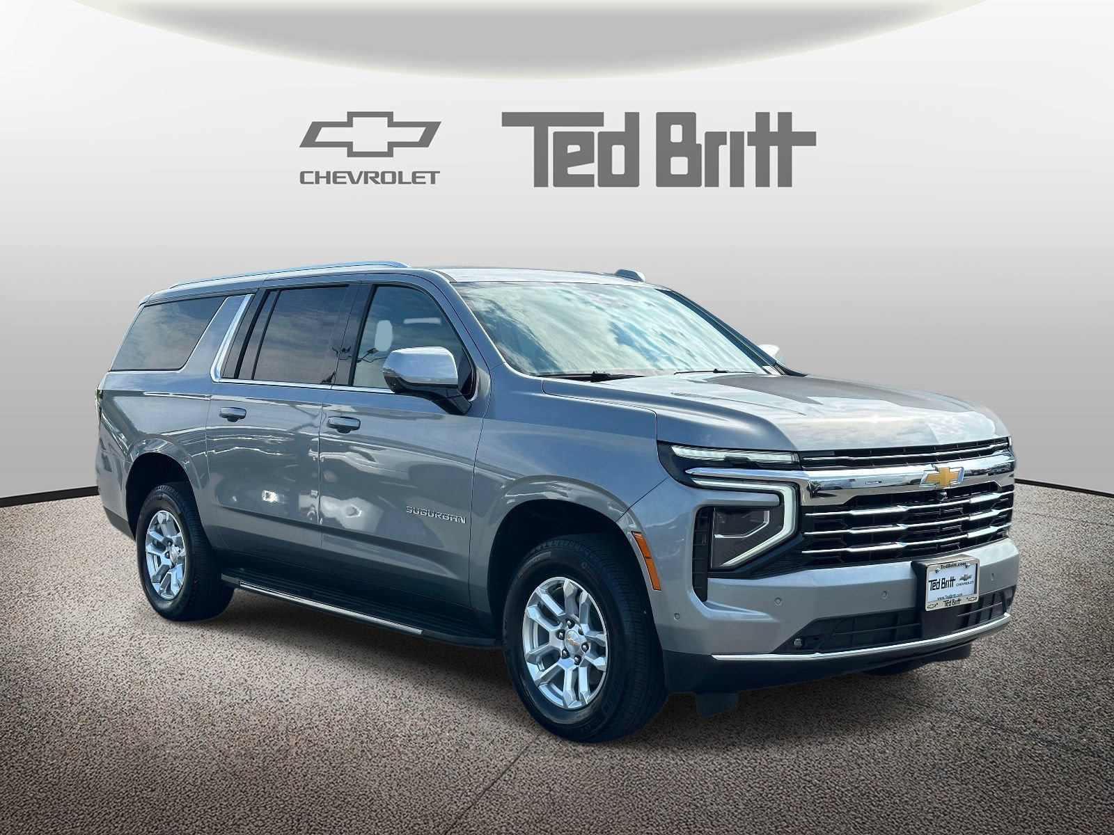 Used 2026 Chevrolet Suburban LT w/ Comfort Package AWD/4WD image 3