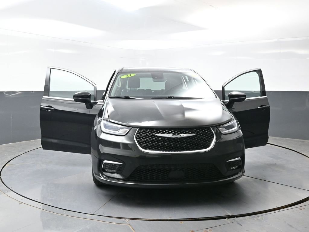 Used 2023 Chrysler Pacifica Touring-L FWD image 60