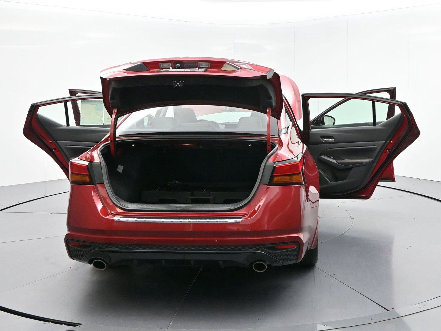 Used 2023 Nissan Altima 2.5 SR FWD image 38
