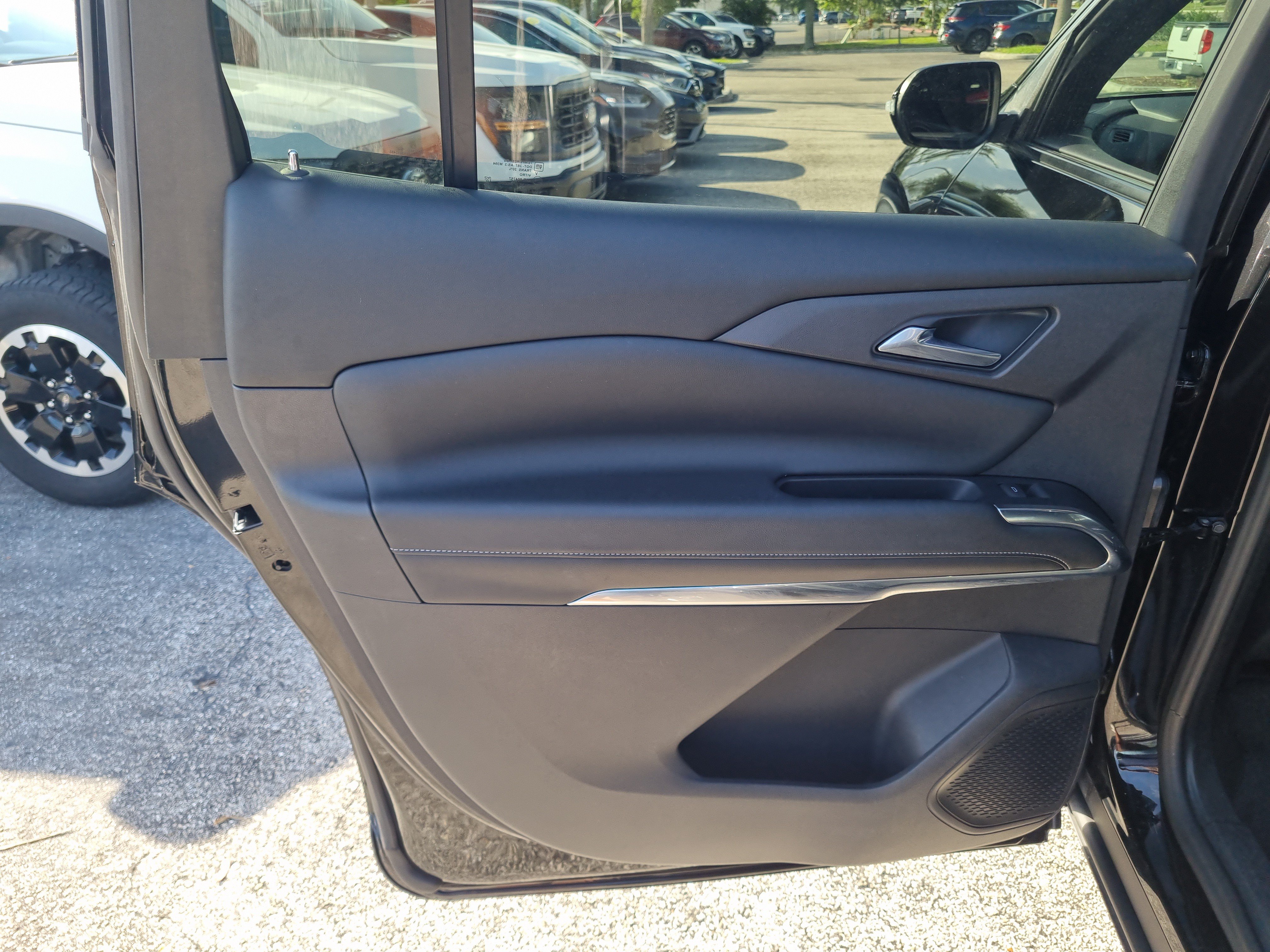 Used 2024 Chevrolet Traverse LT FWD image 15