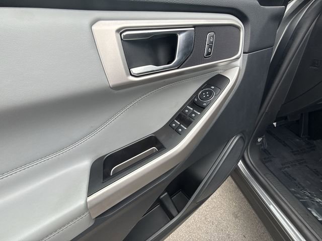 Used 2024 Ford Explorer XLT w/ Equipment Group 202A image 13