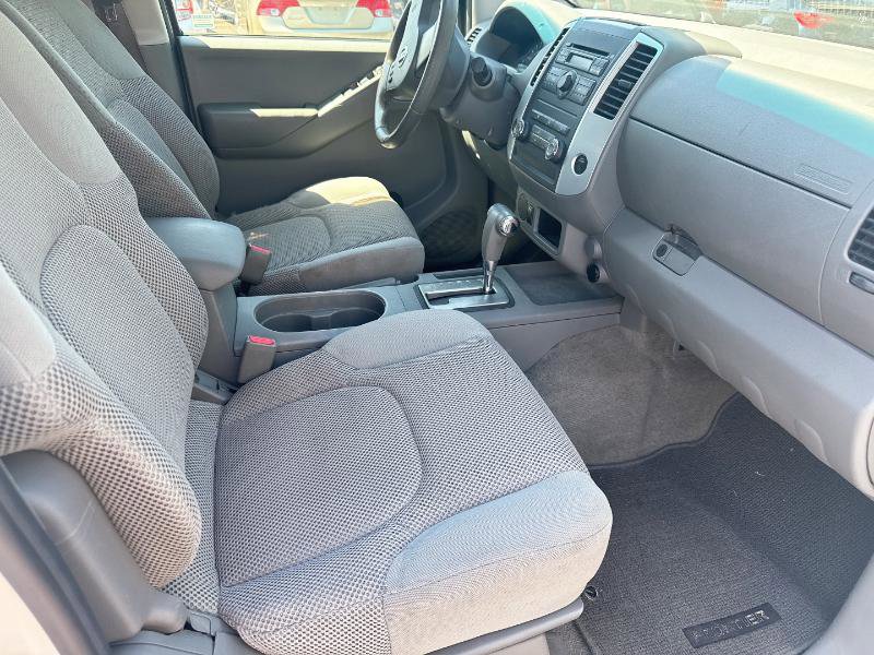 Used 2009 Nissan Frontier SE w/ SE Value Truck Pkg RWD image 6