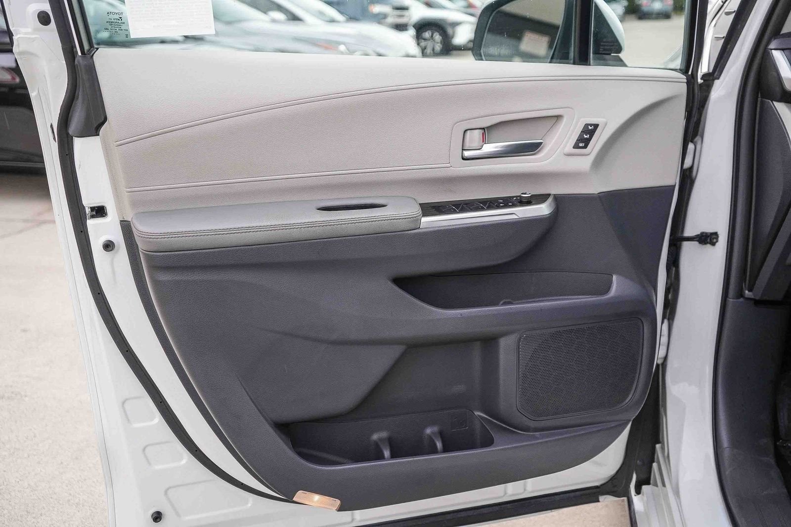 Certified 2024 Toyota Sienna Limited AWD/4WD image 21