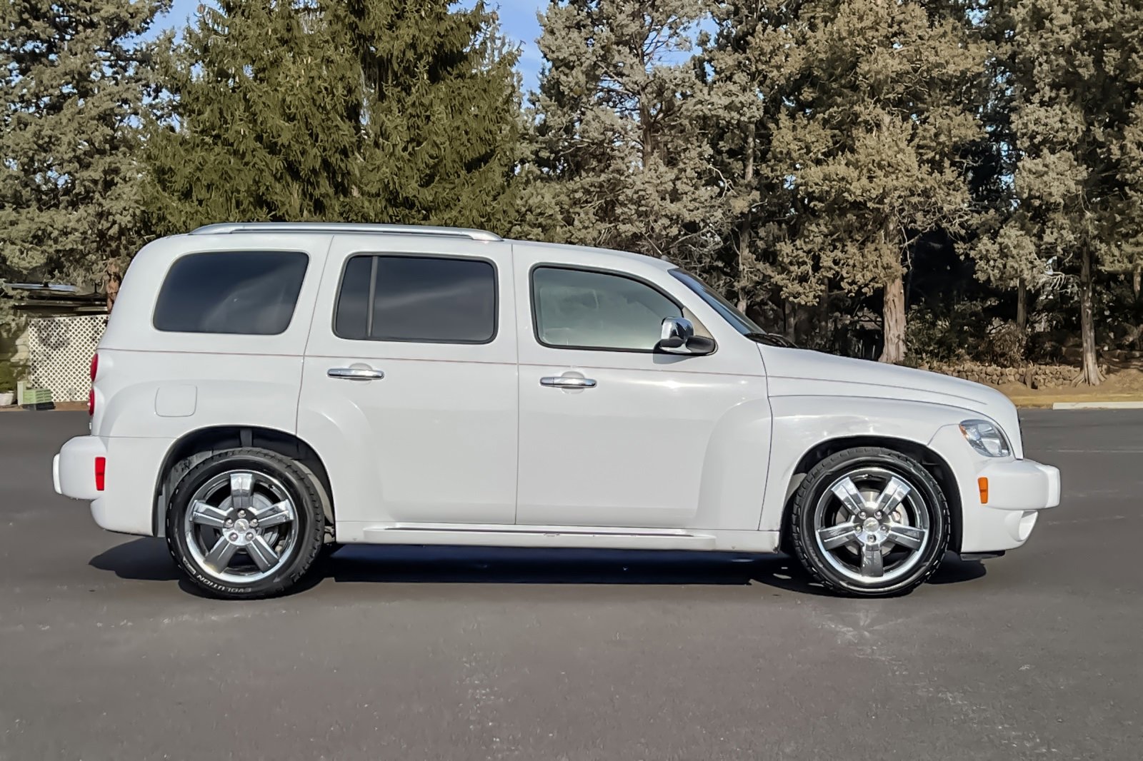 Used 2011 Chevrolet HHR LT w/ LT Preferred Equipment Group image 3