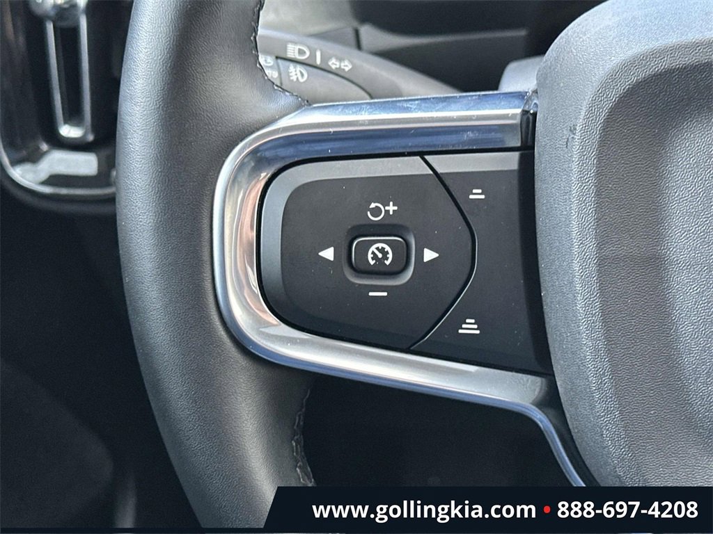 Used 2025 Volvo XC40 B5 Plus image 21