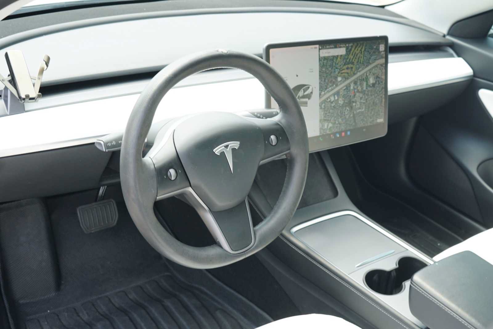 Used 2021 Tesla Model 3 Standard Range Plus RWD image 7