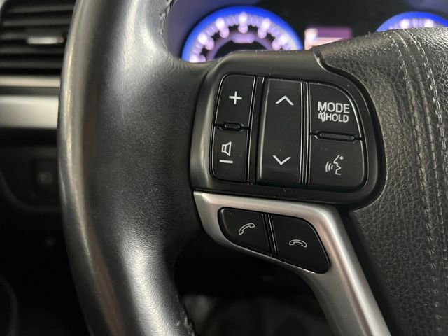 Used 2017 Toyota Highlander XLE w/ Carpet Mat Package image 18