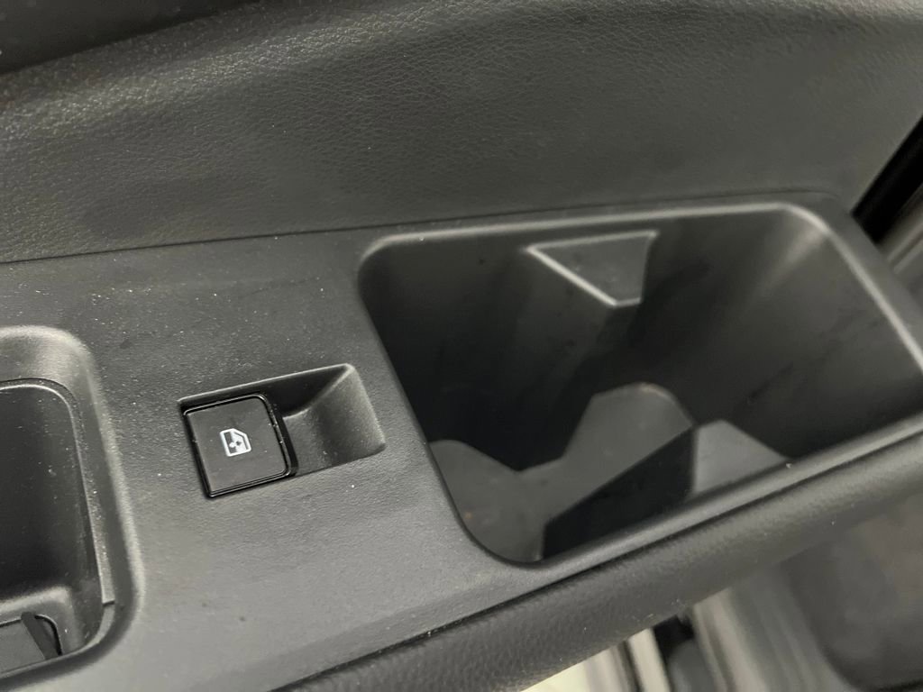 Used 2025 Nissan Pathfinder SL image 16