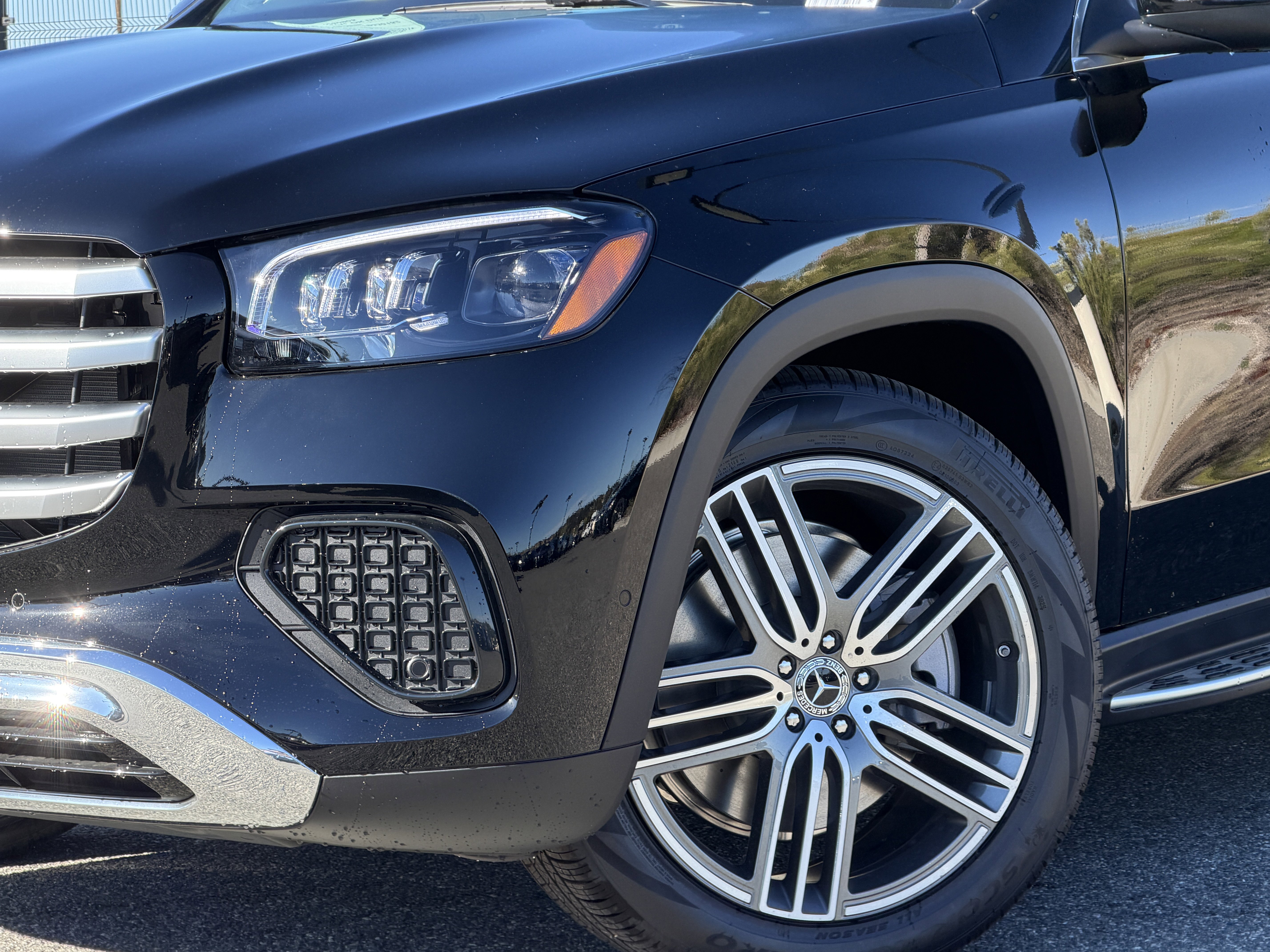 New 2026 Mercedes-Benz GLS 450 4MATIC image 4