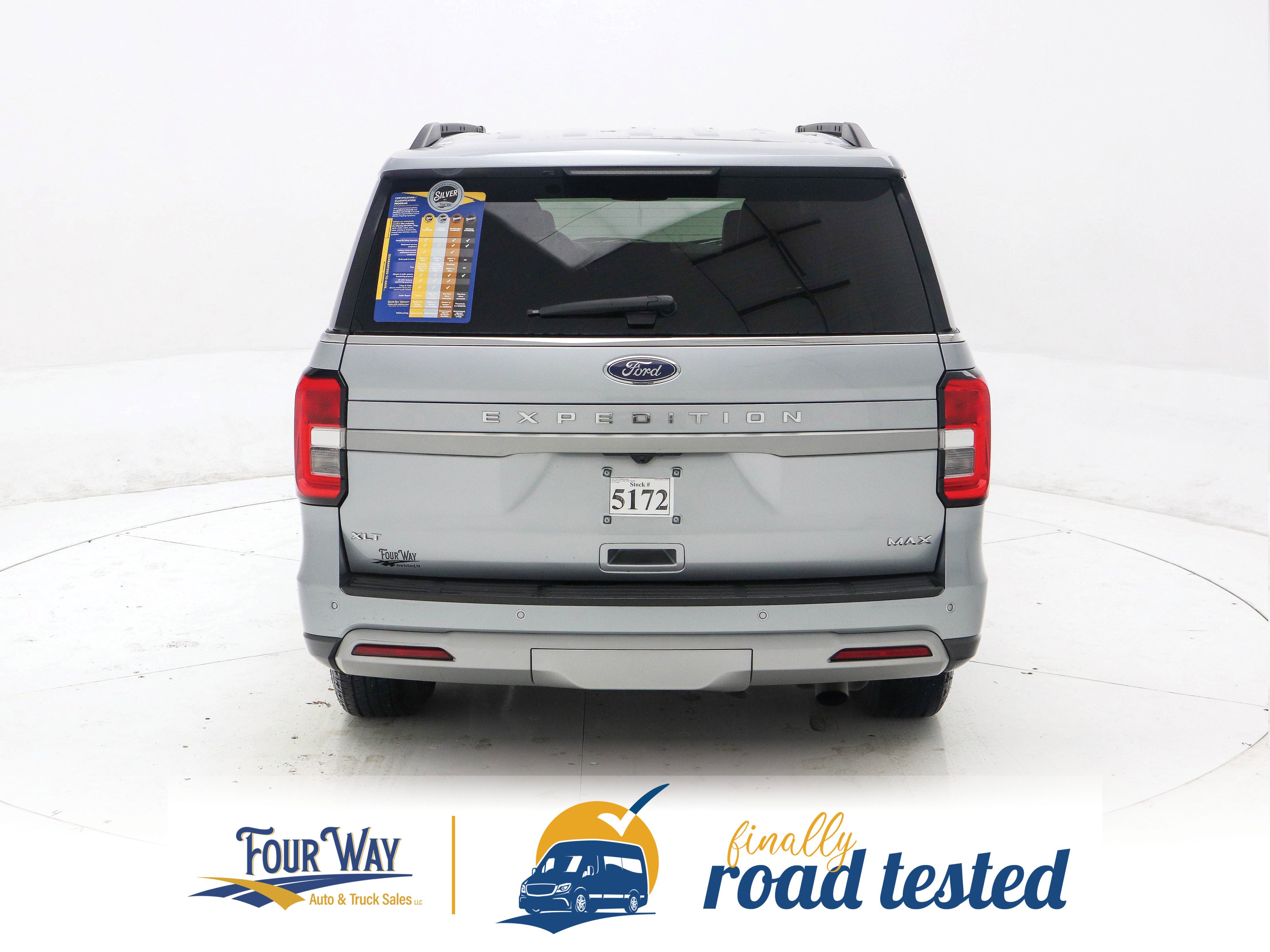 Used 2023 Ford Expedition Max XLT image 5