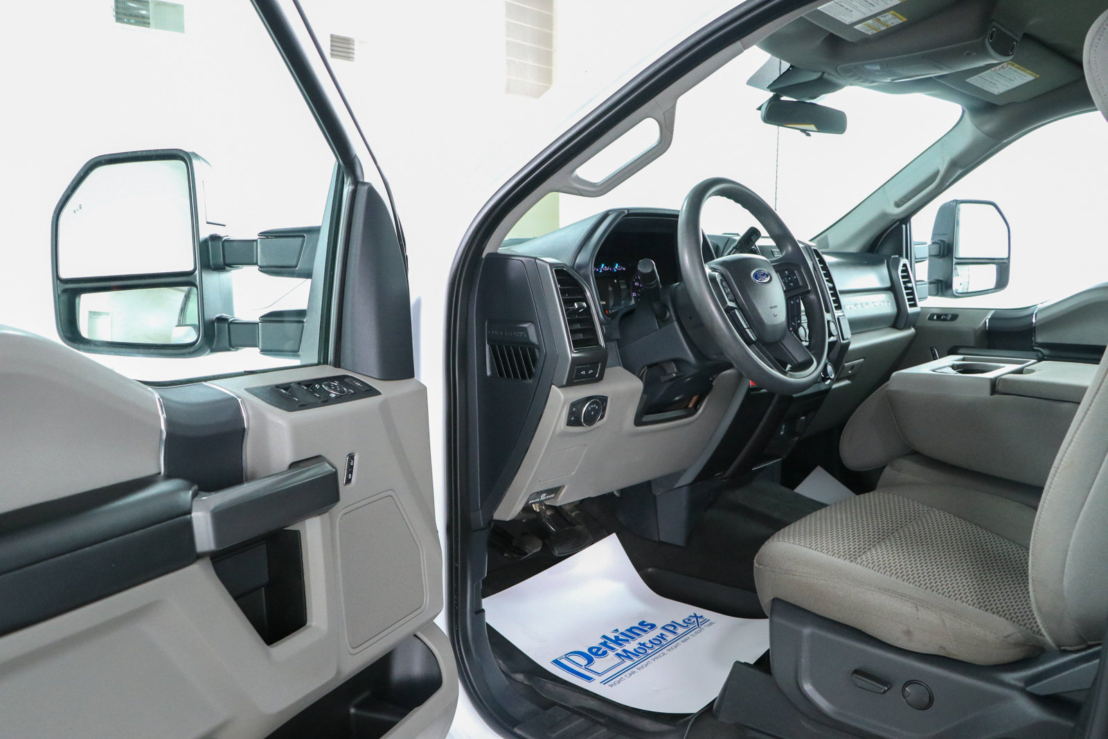 Used 2022 Ford F250 XLT w/ XLT Value Package AWD/4WD image 3