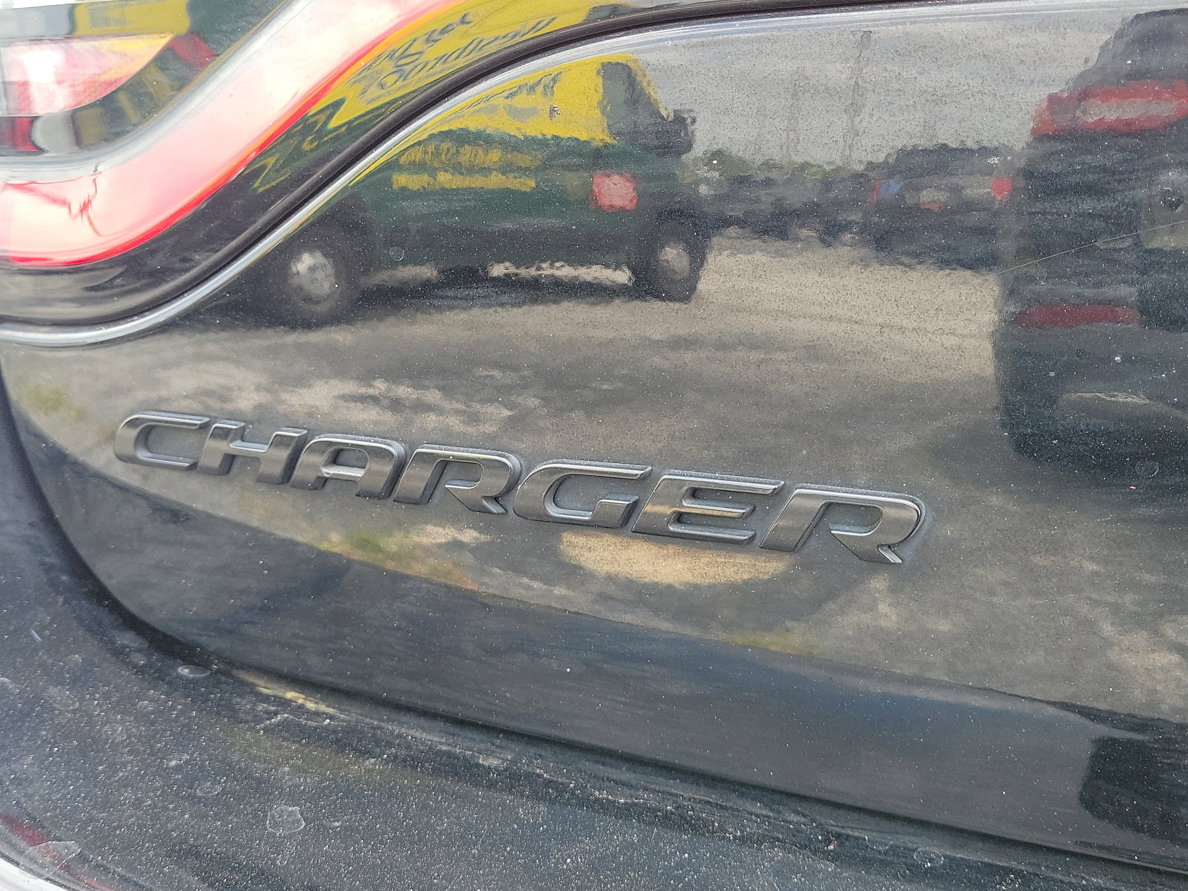 Used 2020 Dodge Charger SXT w/ Blacktop Package RWD image 9