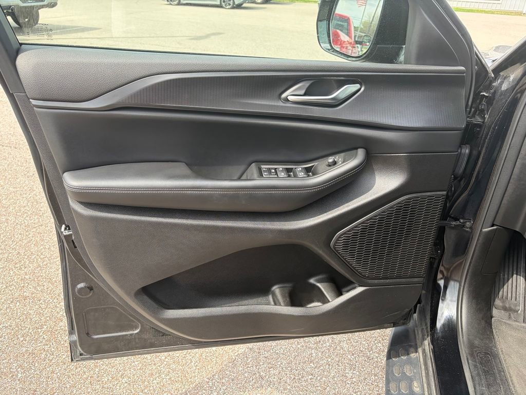 Used 2024 Jeep Grand Cherokee Altitude AWD/4WD image 10