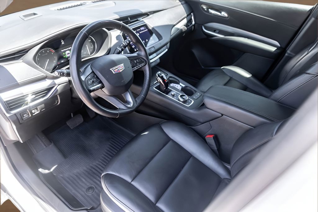 Used 2020 Cadillac XT4 Premium Luxury w/ Cold Weather Package FWD image 10
