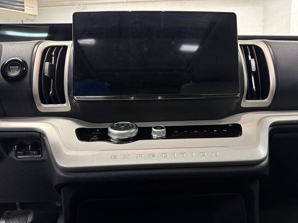 Certified 2025 Ford Expedition Active RWD image 21