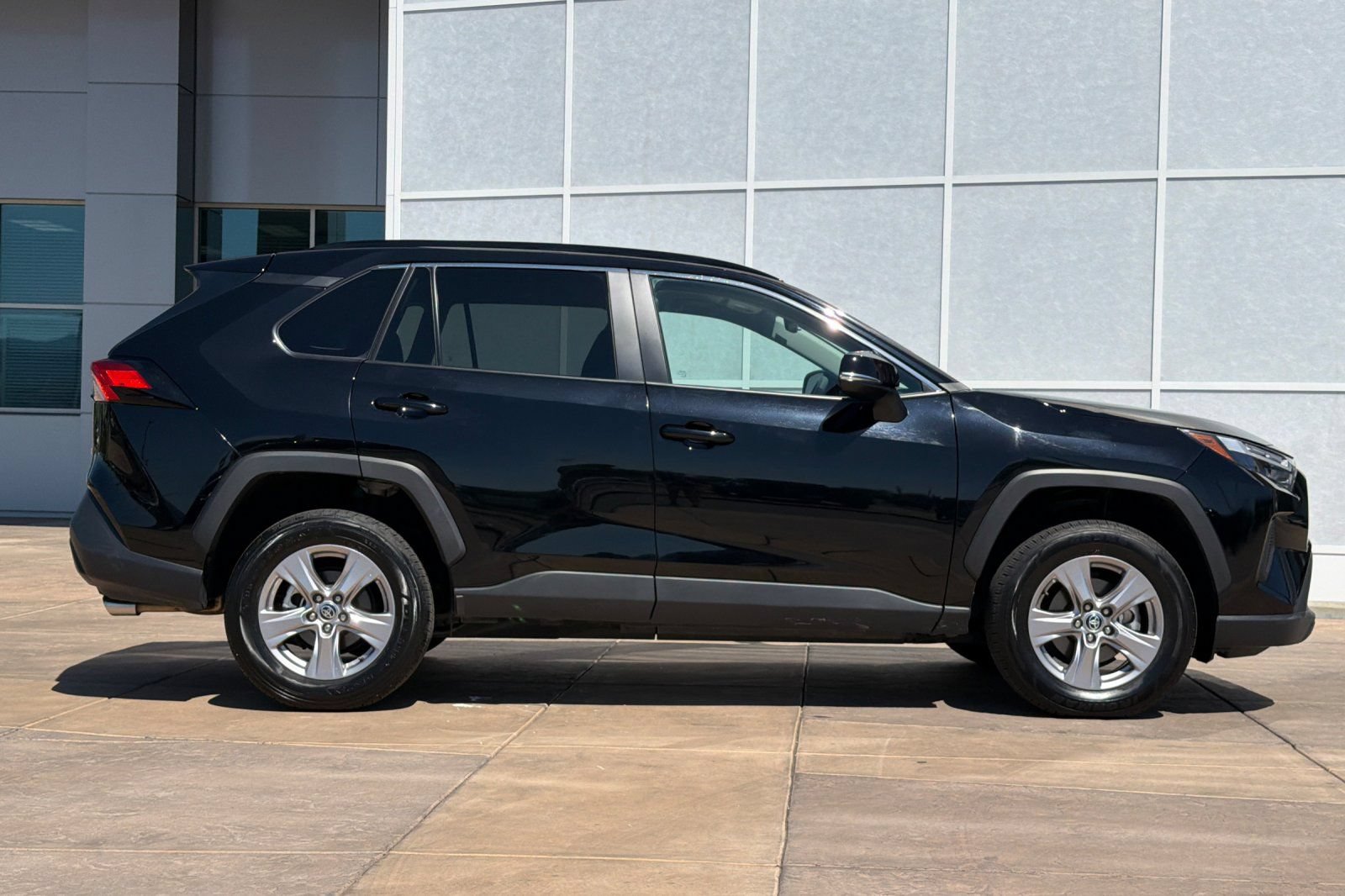 Used 2025 Toyota RAV4 XLE FWD image 3