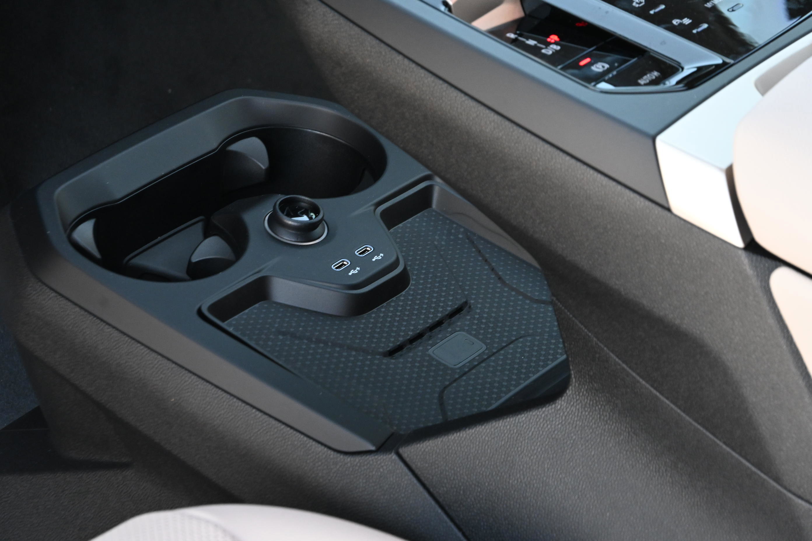 New 2026 BMW iX xDrive60 w/ Premium Package image 21