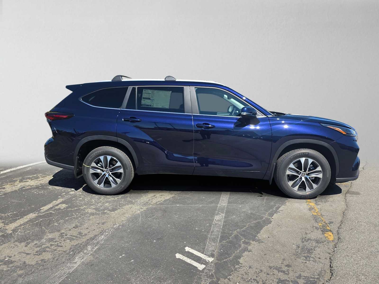 New 2026 Toyota Highlander XLE AWD/4WD image 2