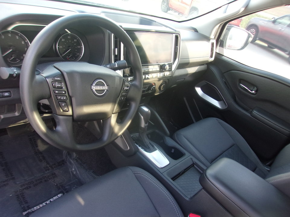Used 2025 Nissan Frontier SV AWD/4WD image 10