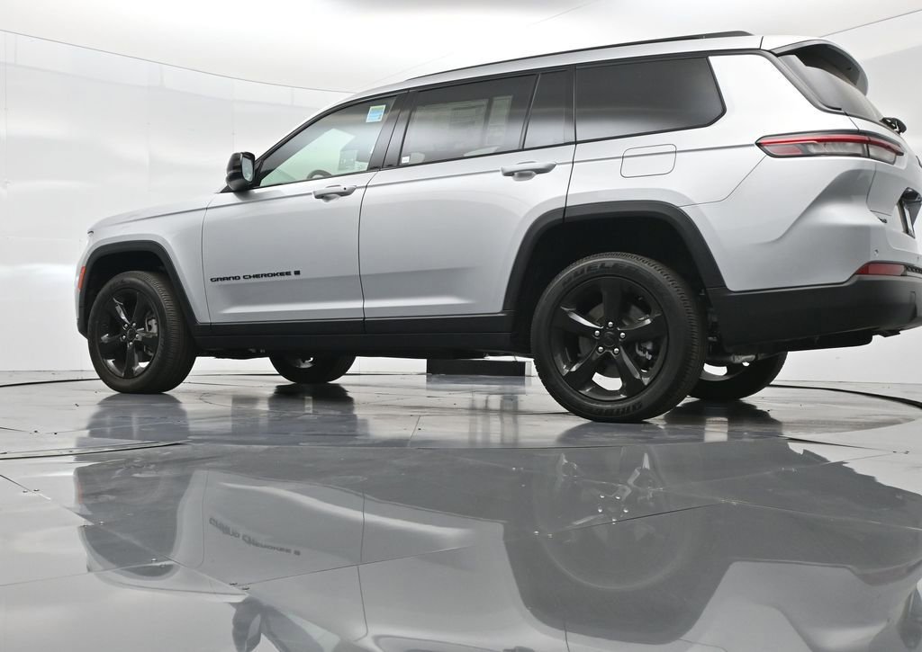 New 2025 Jeep Grand Cherokee L Altitude image 45