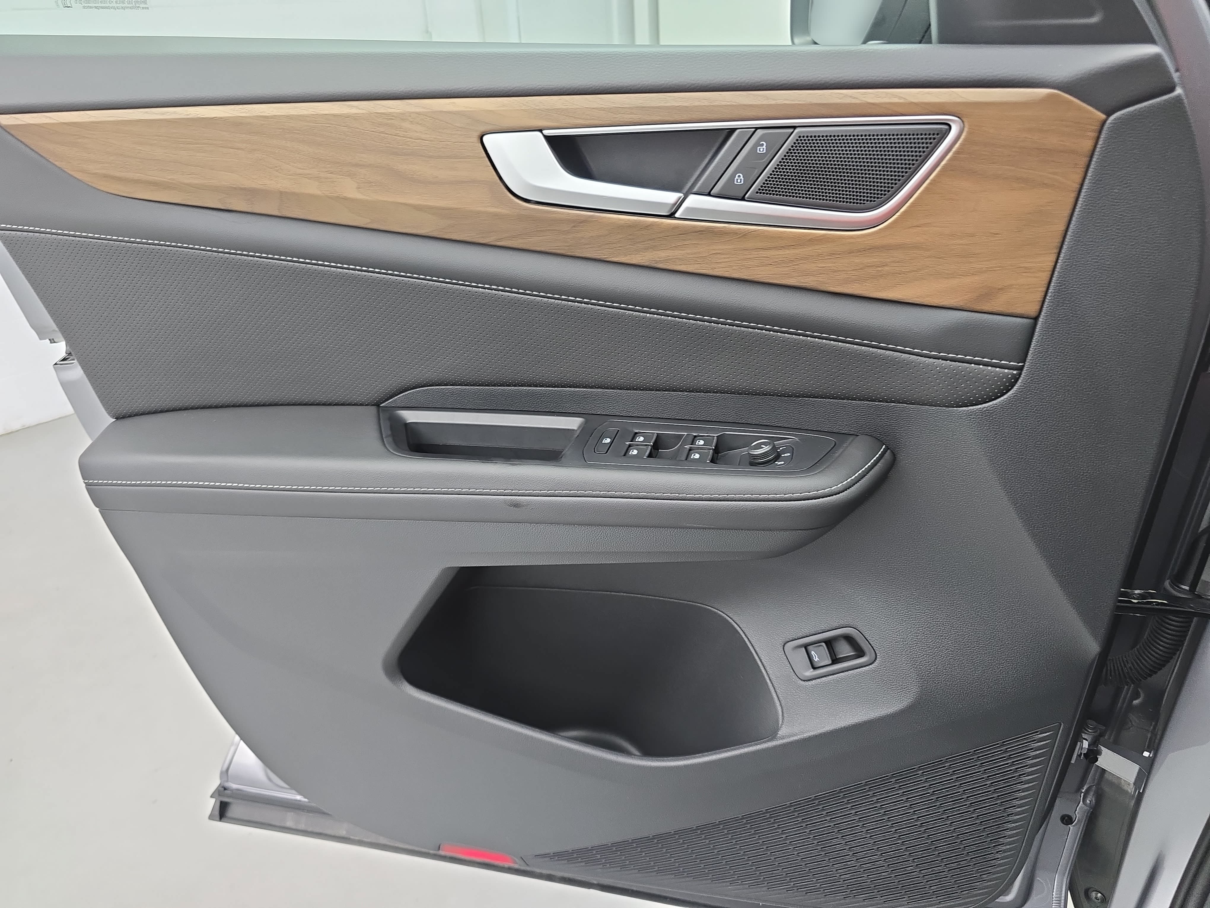 Certified 2025 Volkswagen Atlas SE AWD/4WD image 28